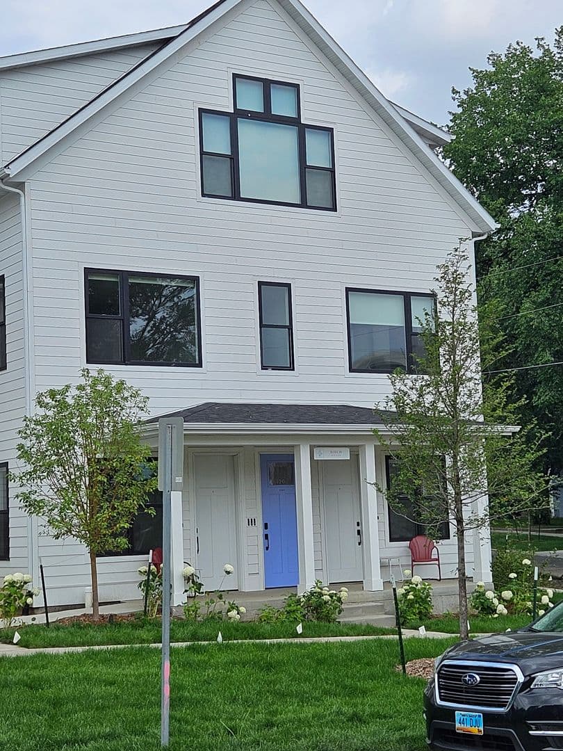 Bismarck Apartment: 120 E Avenue A