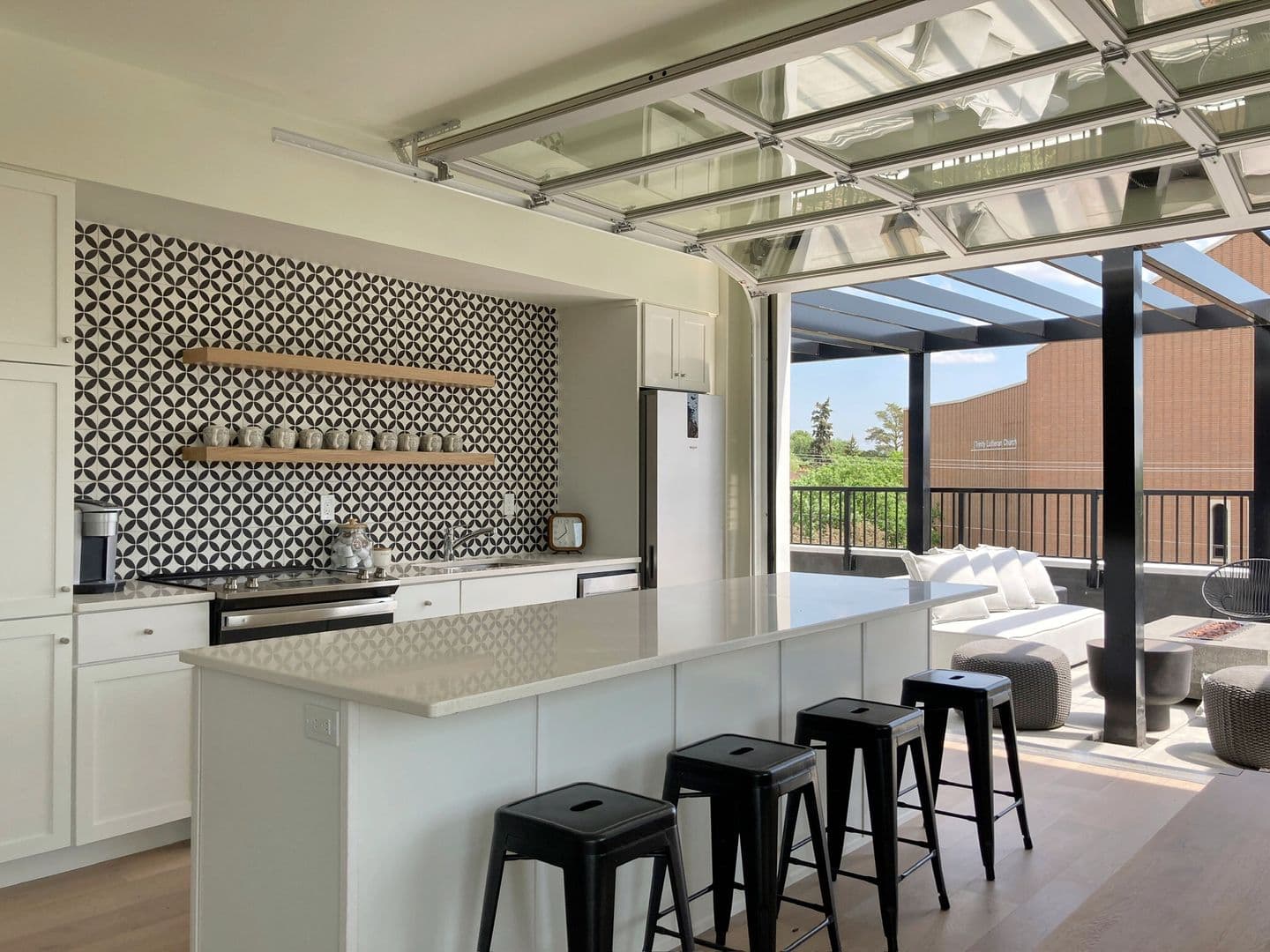 Bismarck Apartment: 120 E Avenue A
