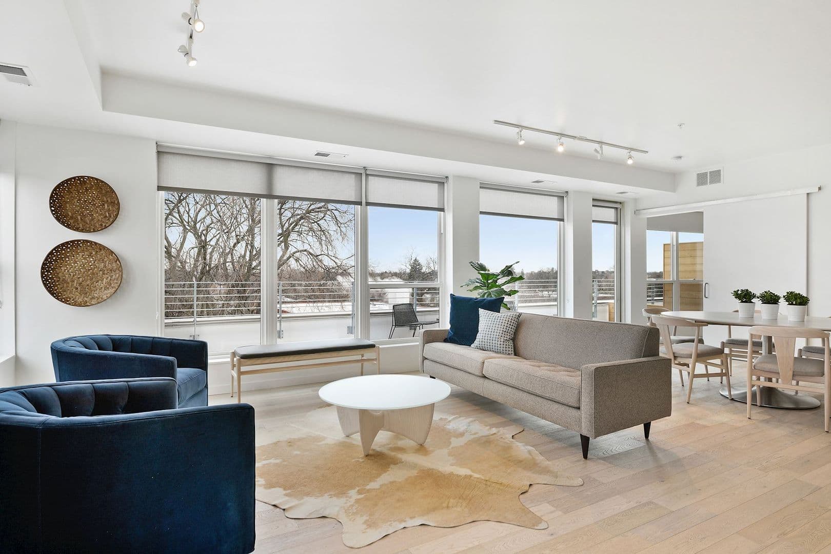 Minneapolis Apartment: 1420 W 32nd St