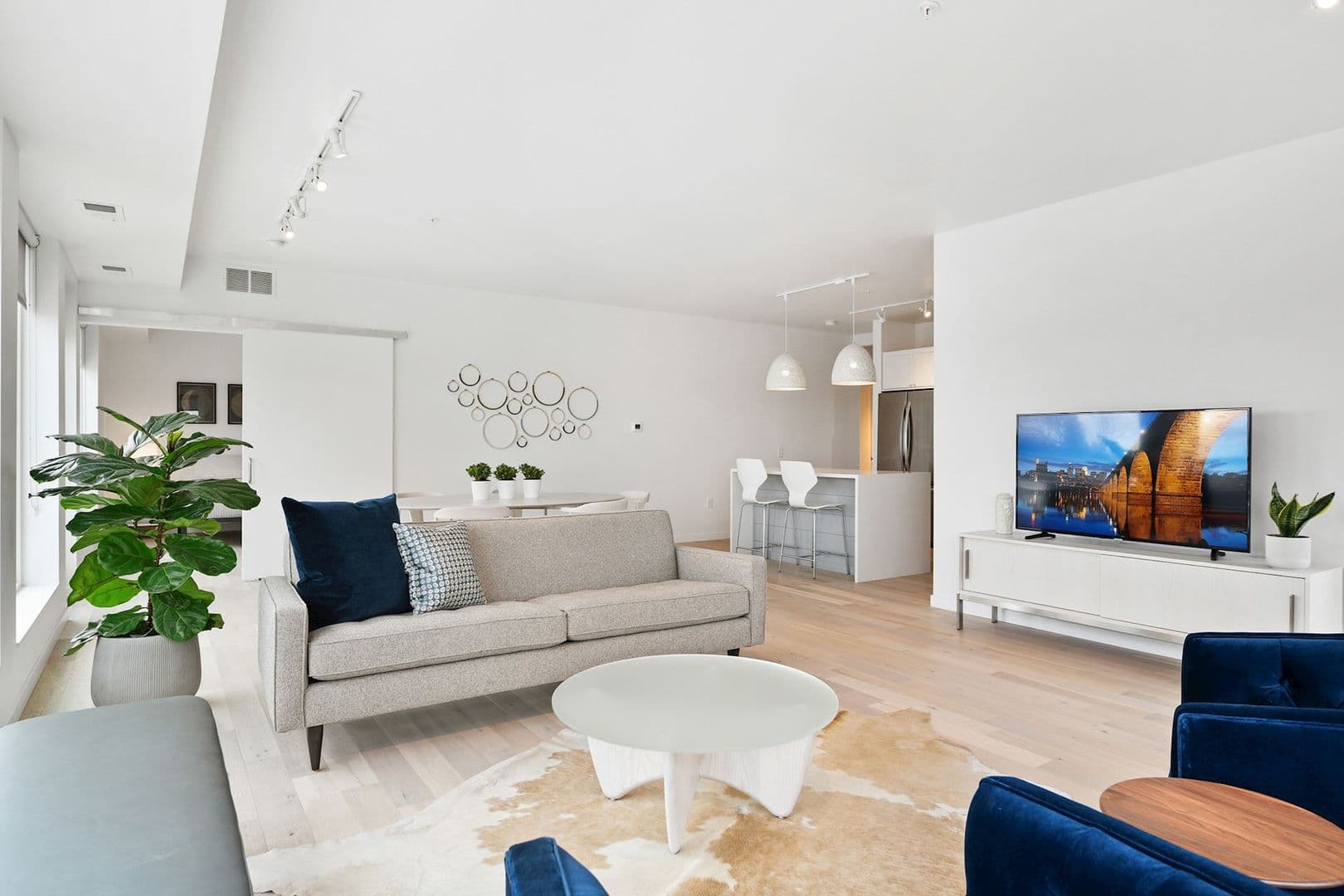 Minneapolis Apartment: 1420 W 32nd St