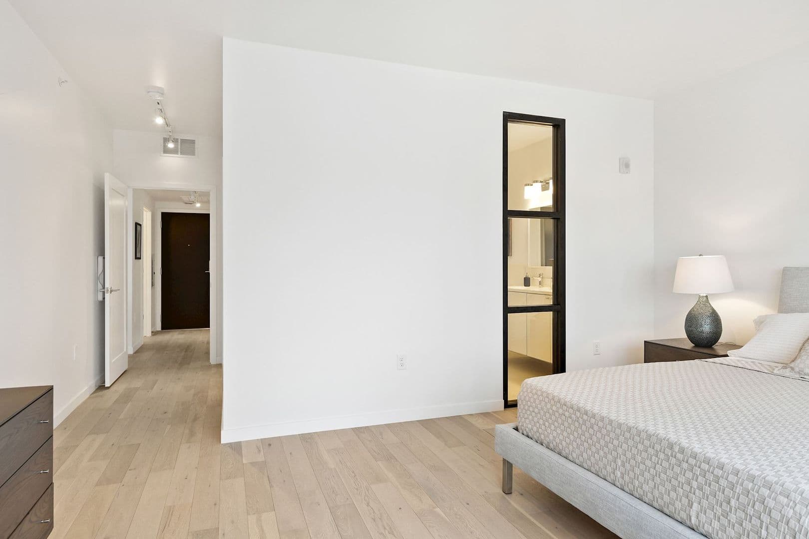 Minneapolis Apartment: 1420 W 32nd St