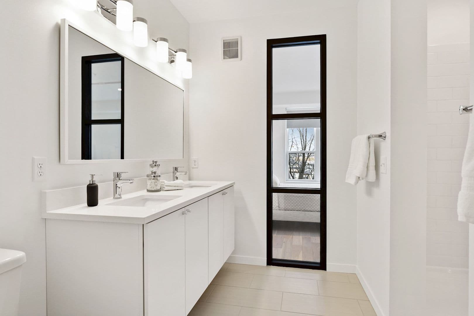 Minneapolis Apartment: 1420 W 32nd St