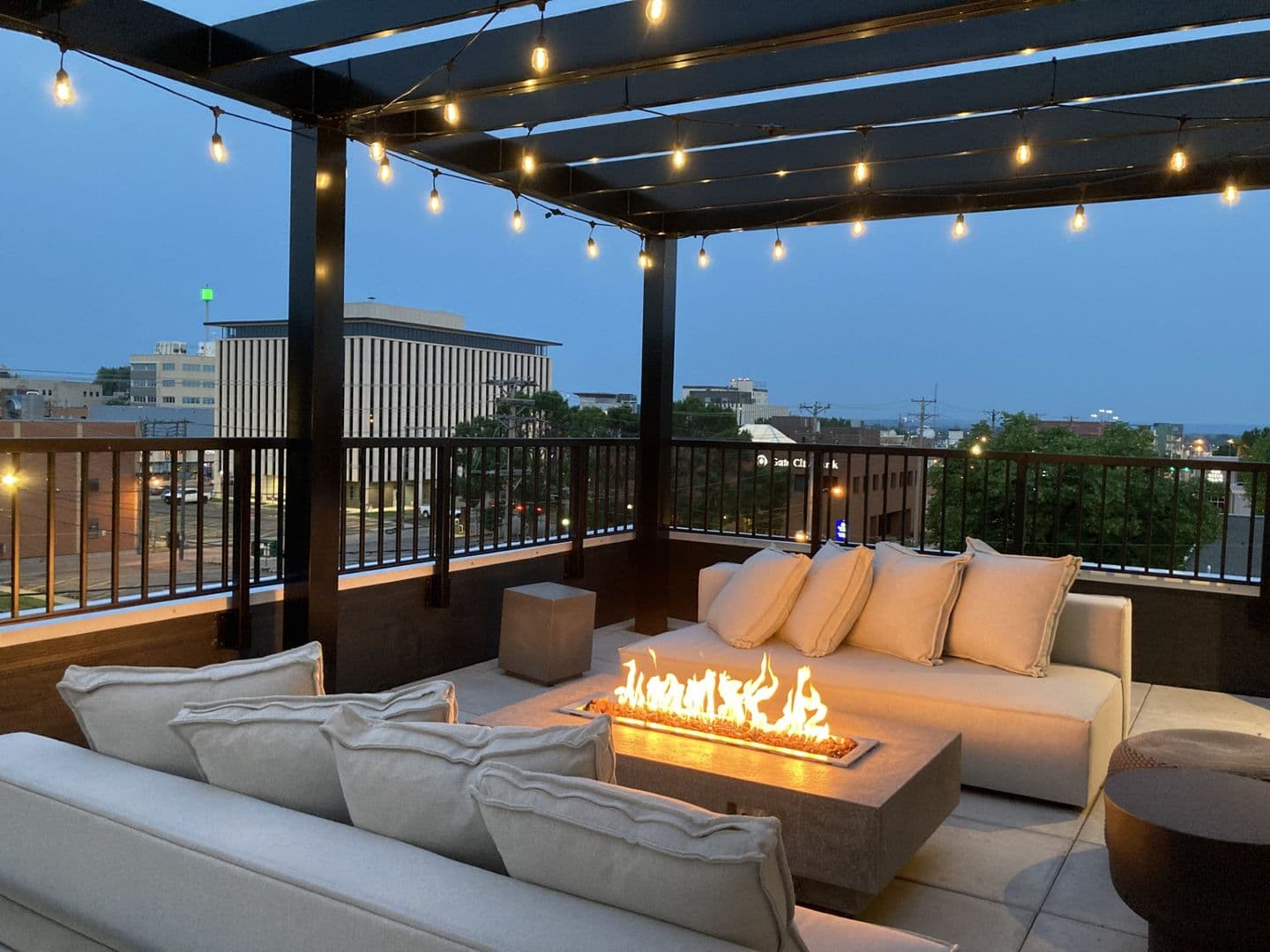 Bismarck Apartment: 120 E Avenue A
