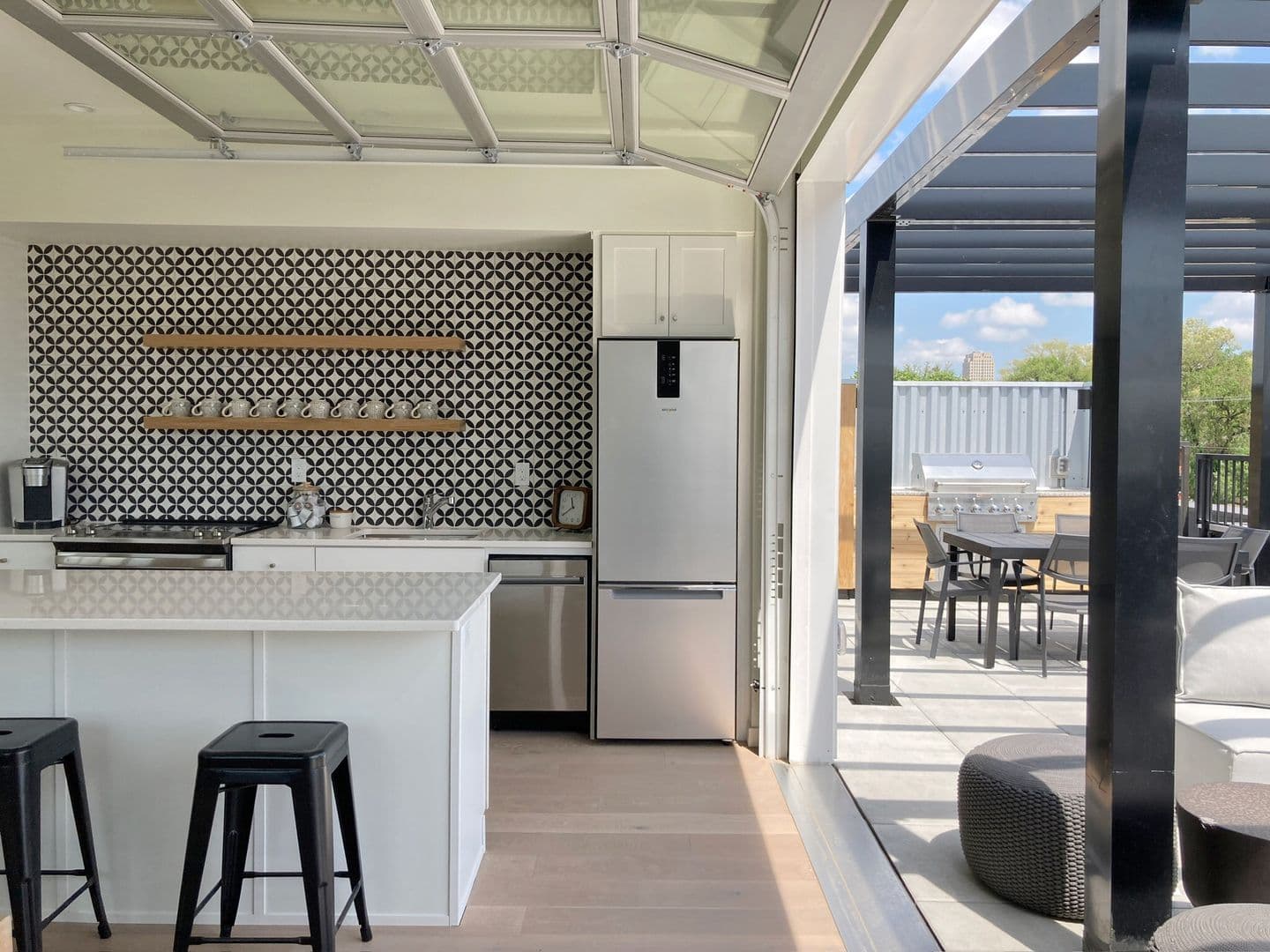 Bismarck Apartment: 120 E Avenue A