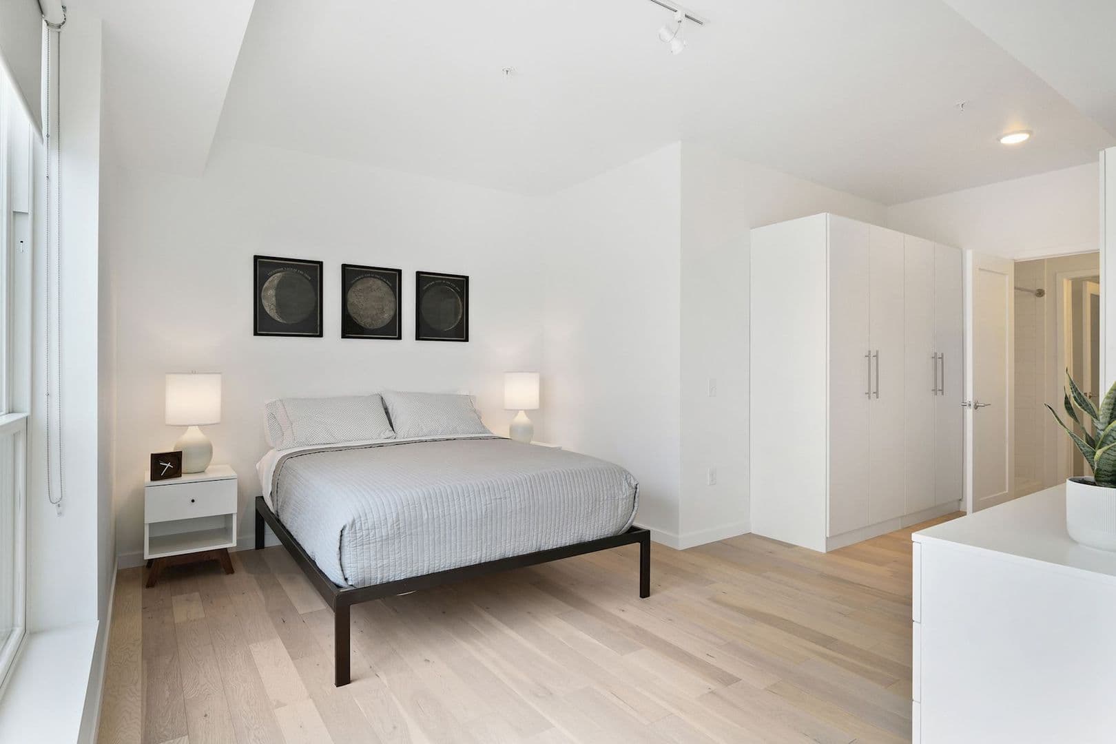 Minneapolis Apartment: 1420 W 32nd St