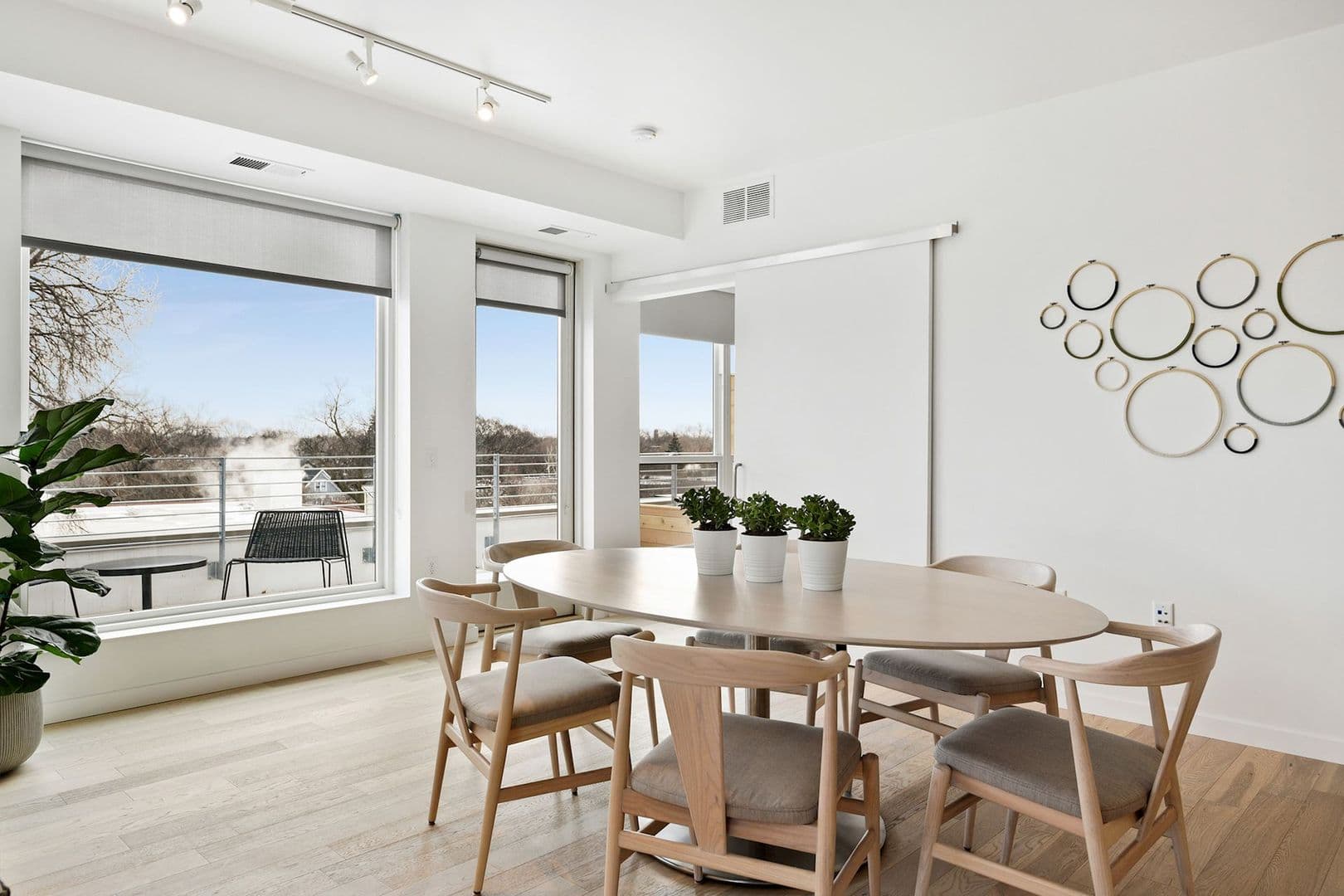 Minneapolis Apartment: 1420 W 32nd St