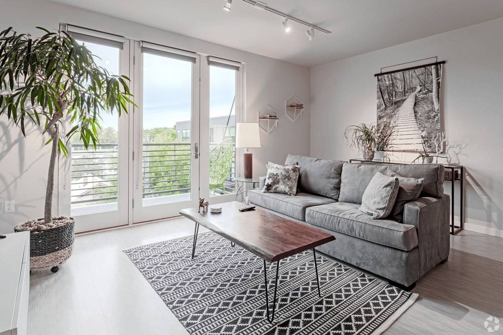 Minneapolis Apartment: 3806 28th Ave S