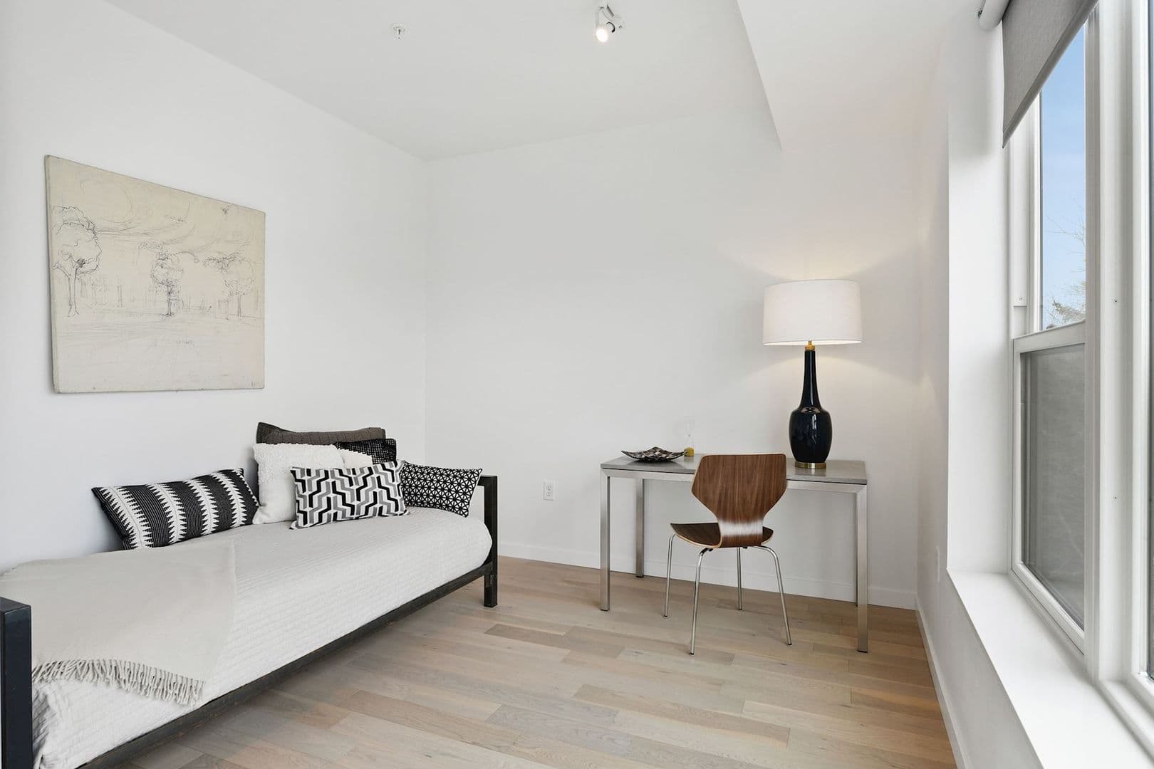 Minneapolis Apartment: 1420 W 32nd St