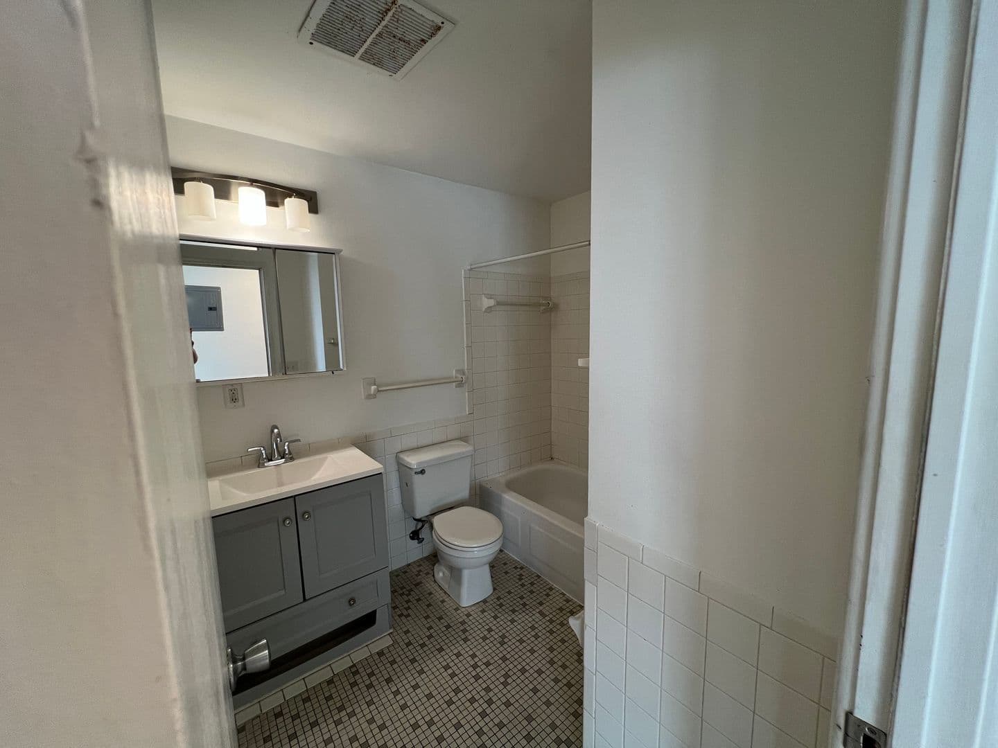 Minneapolis Condo: 2212 Aldrich Ave. #104