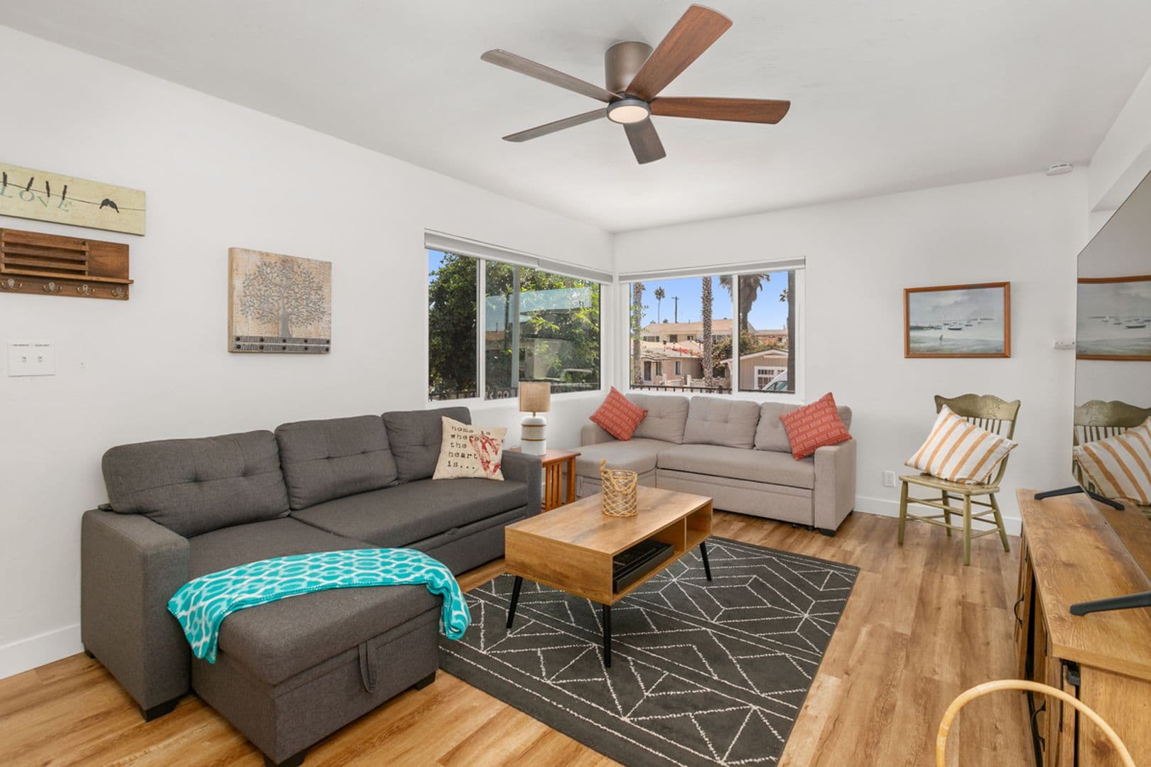 San Diego Apartment: 5066-68 Brighton Avenue