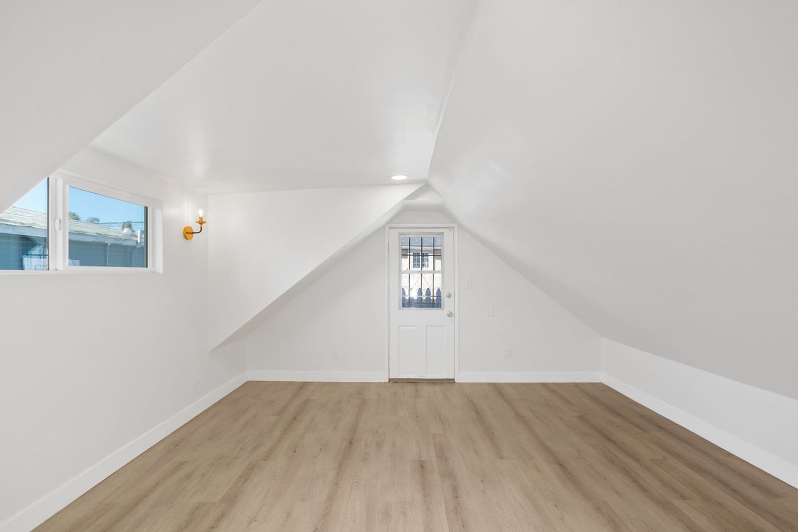 San Diego Apartment: 4554-58 North Avenue