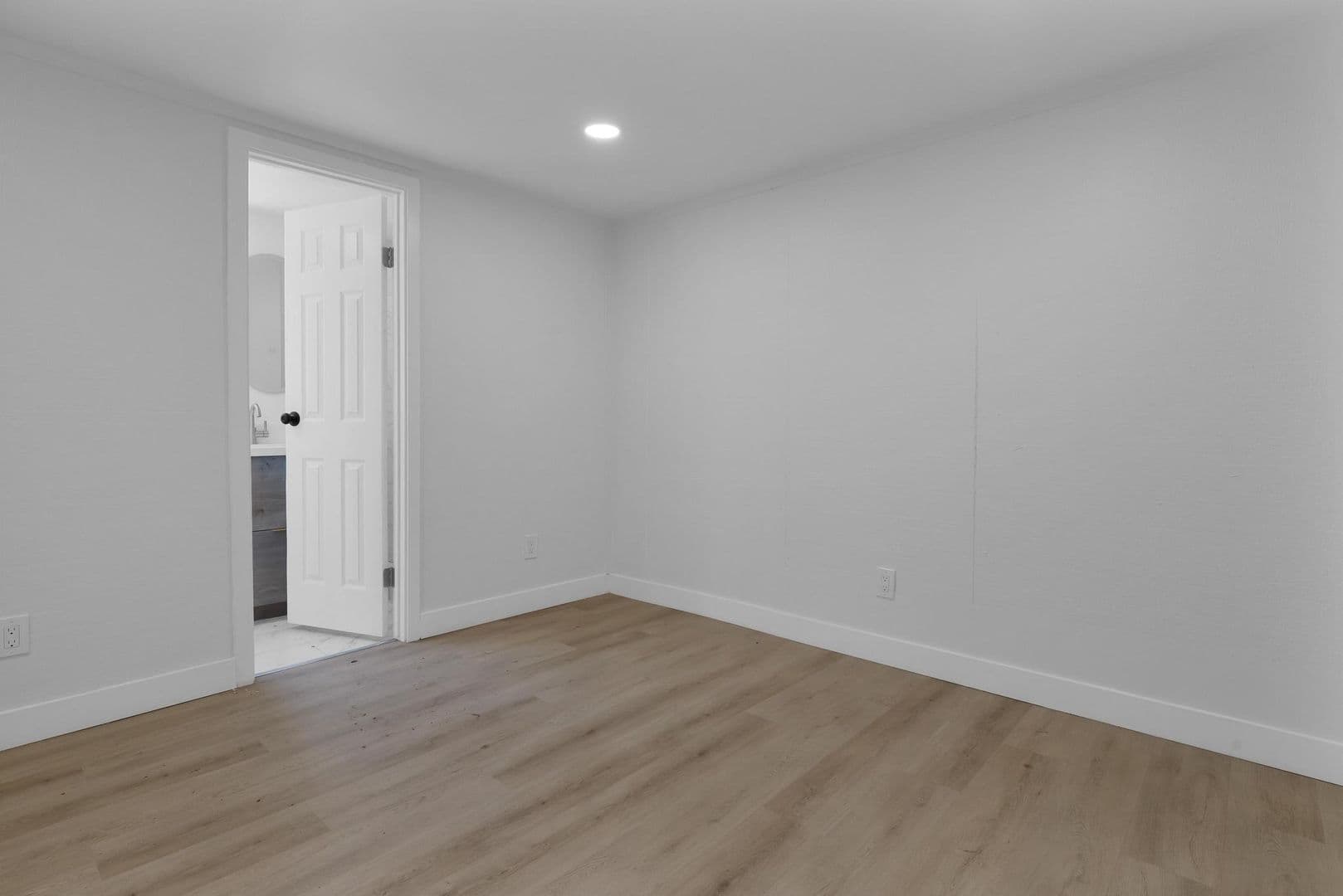 San Diego Apartment: 4554-58 North Avenue