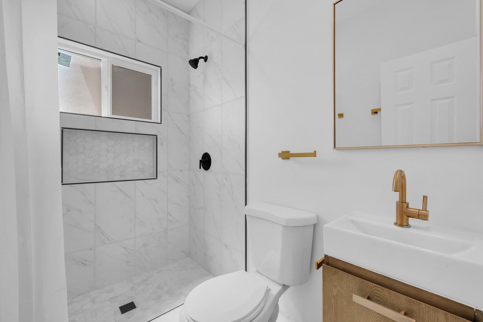 San Diego Apartment: 4554-58 North Avenue
