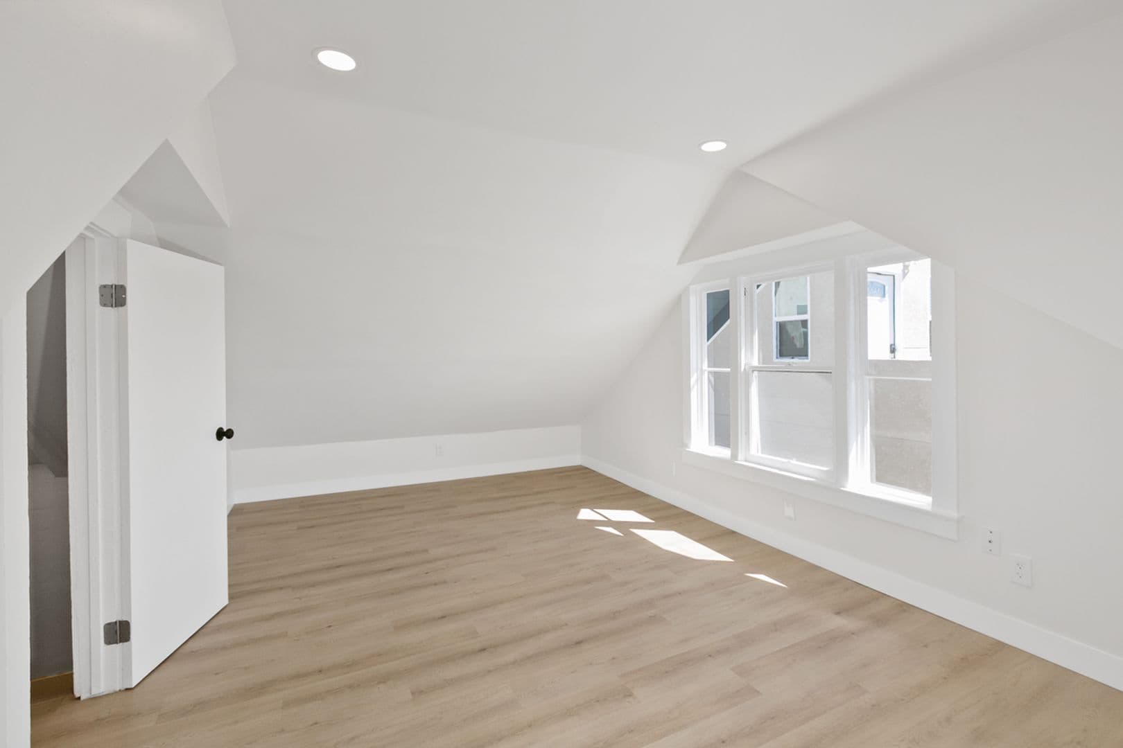 San Diego Apartment: 4554-58 North Avenue