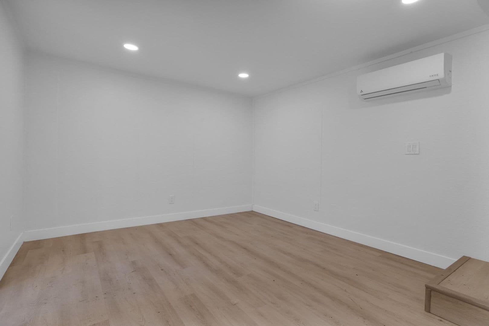 San Diego Apartment: 4554-58 North Avenue