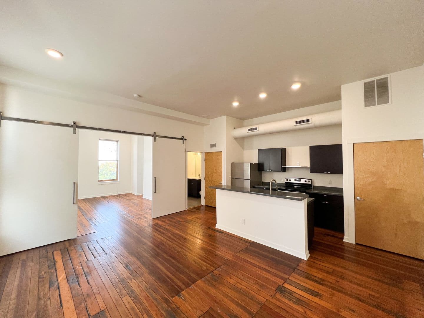 Cincinnati Apartment: 1200 Main St