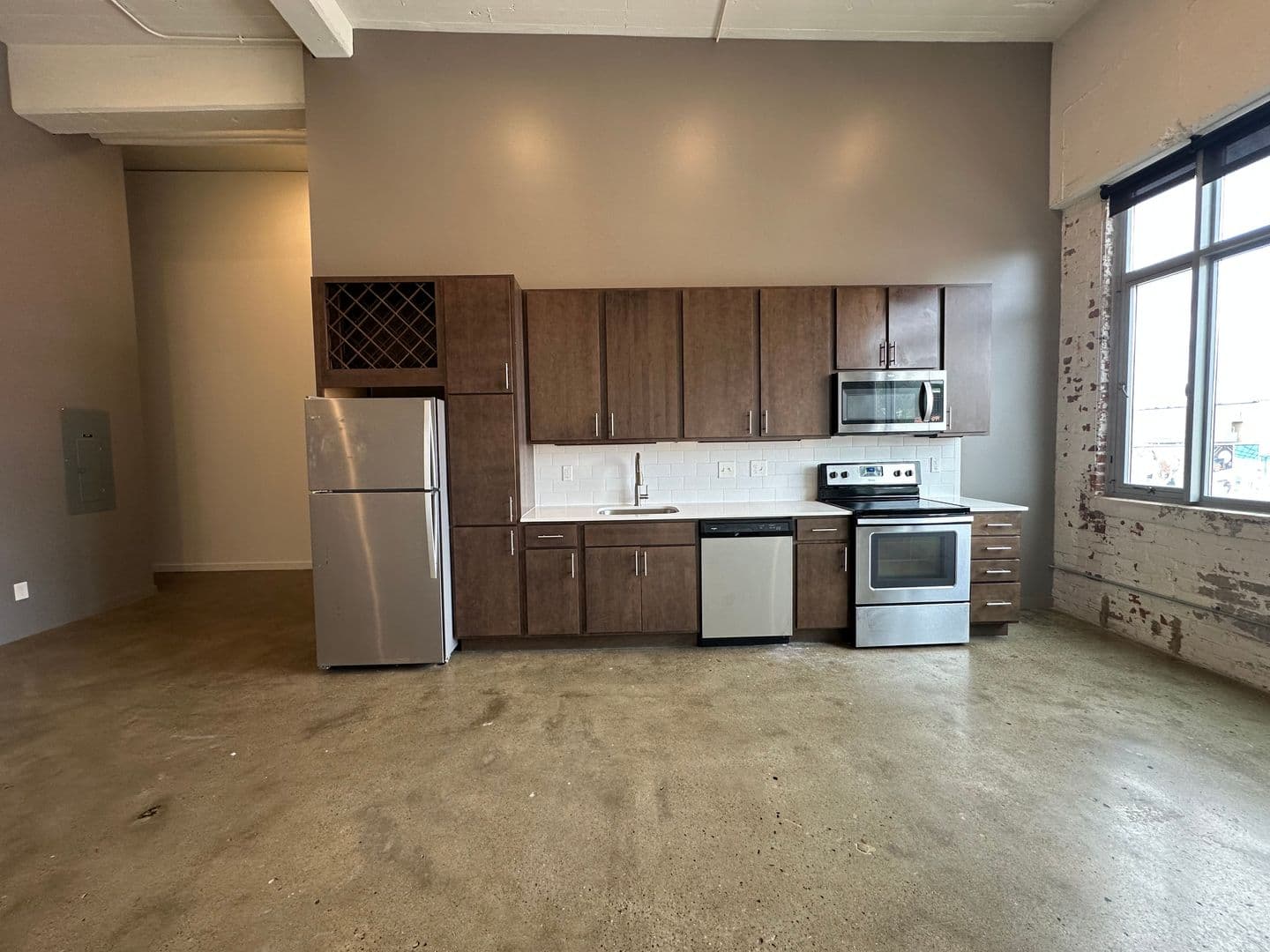 Cincinnati Apartment: 1632 Central Parkway