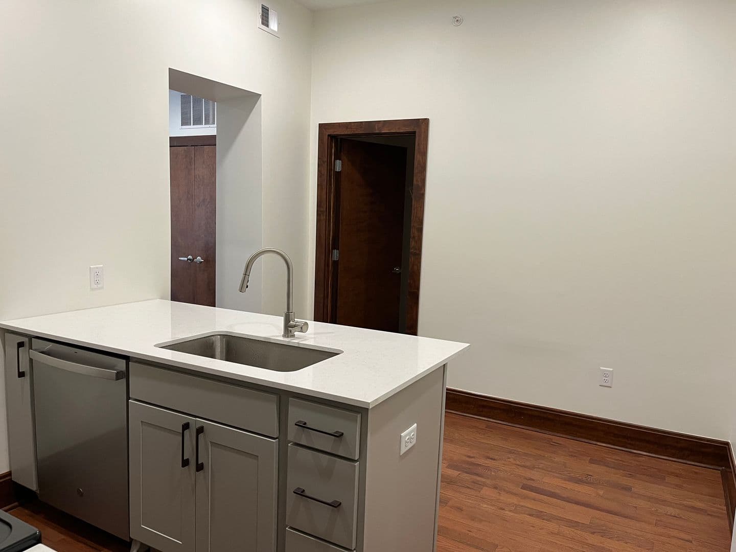 Covington Apartment: 303 Greenup