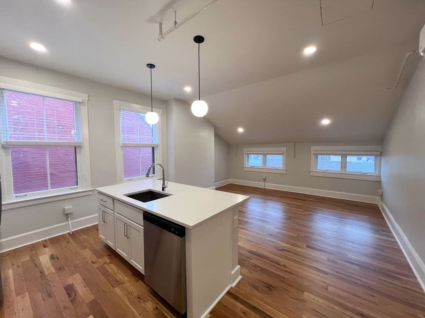 Cincinnati Apartment: 210-218 W 12th