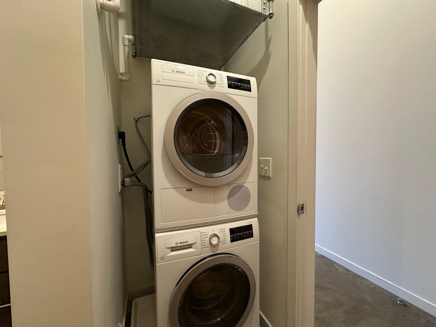 Cincinnati Apartment: 1632 Central Parkway
