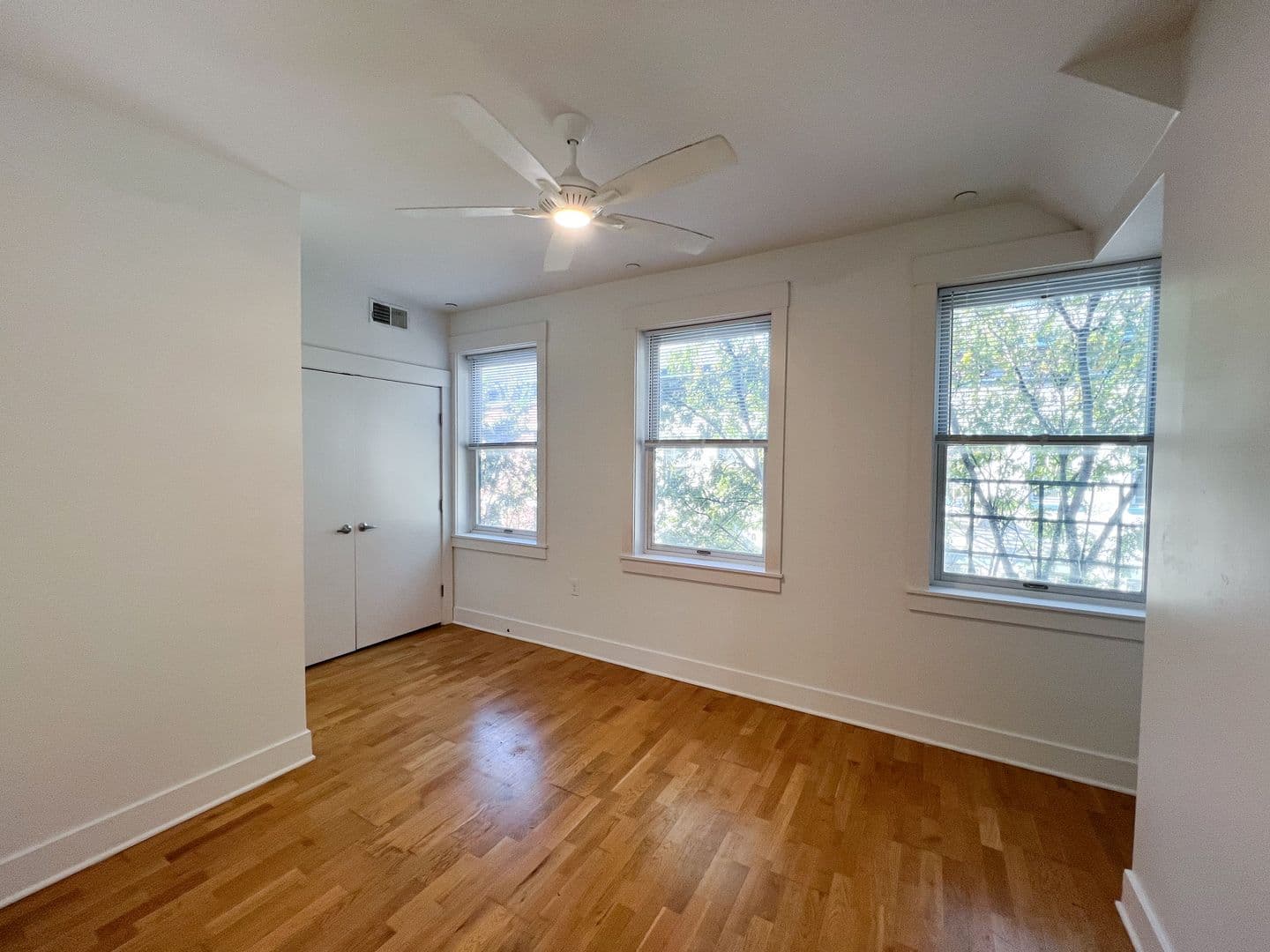 Cincinnati Apartment: 1120-1122 Broadway