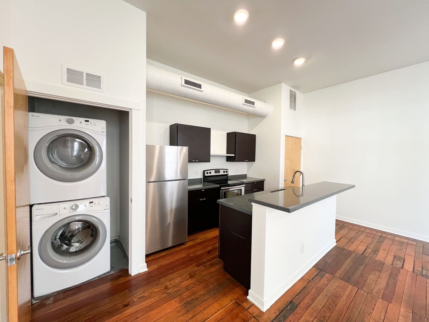 Cincinnati Apartment: 1200 Main St