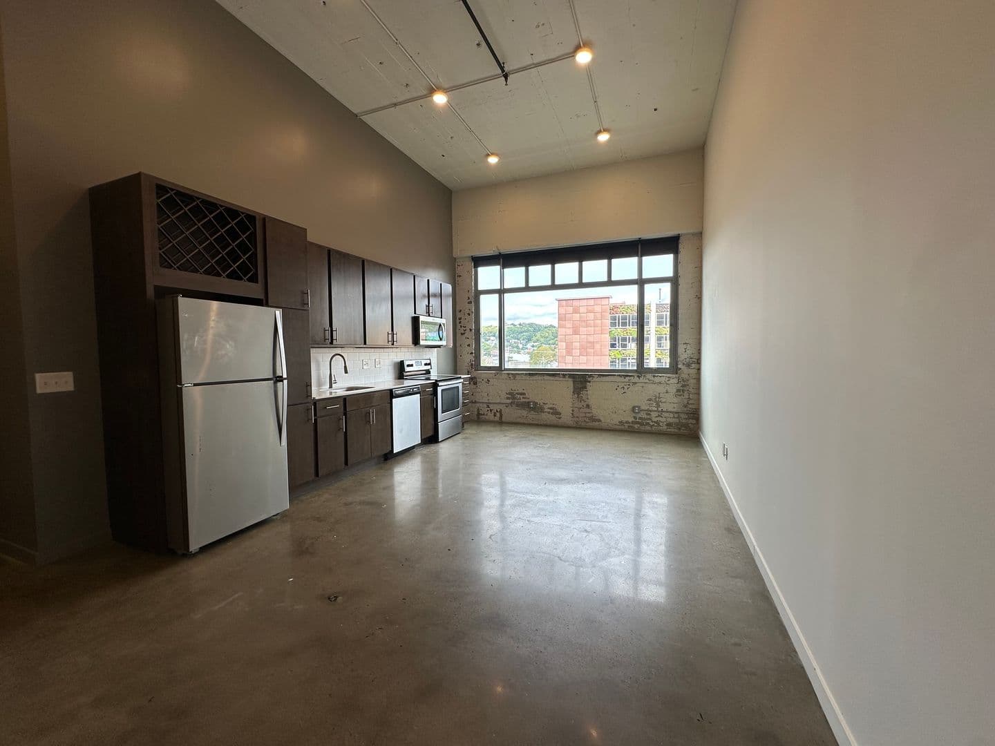 Cincinnati Apartment: 1632 Central Parkway