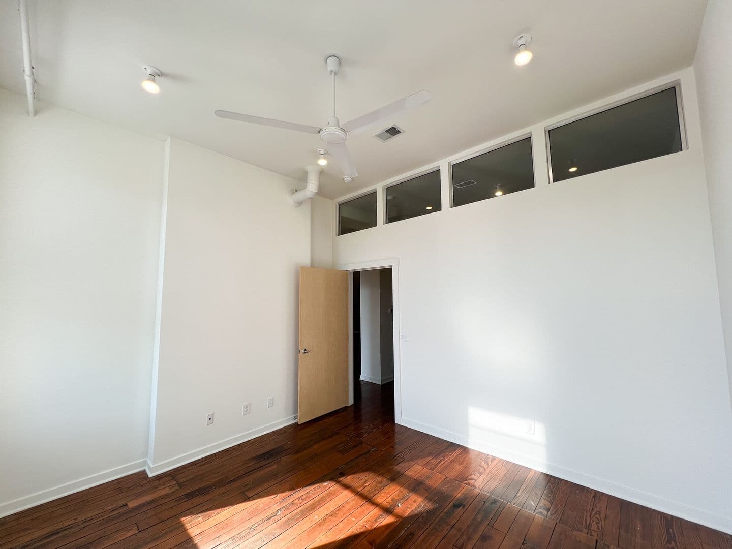 Cincinnati Apartment: 1208 Main St