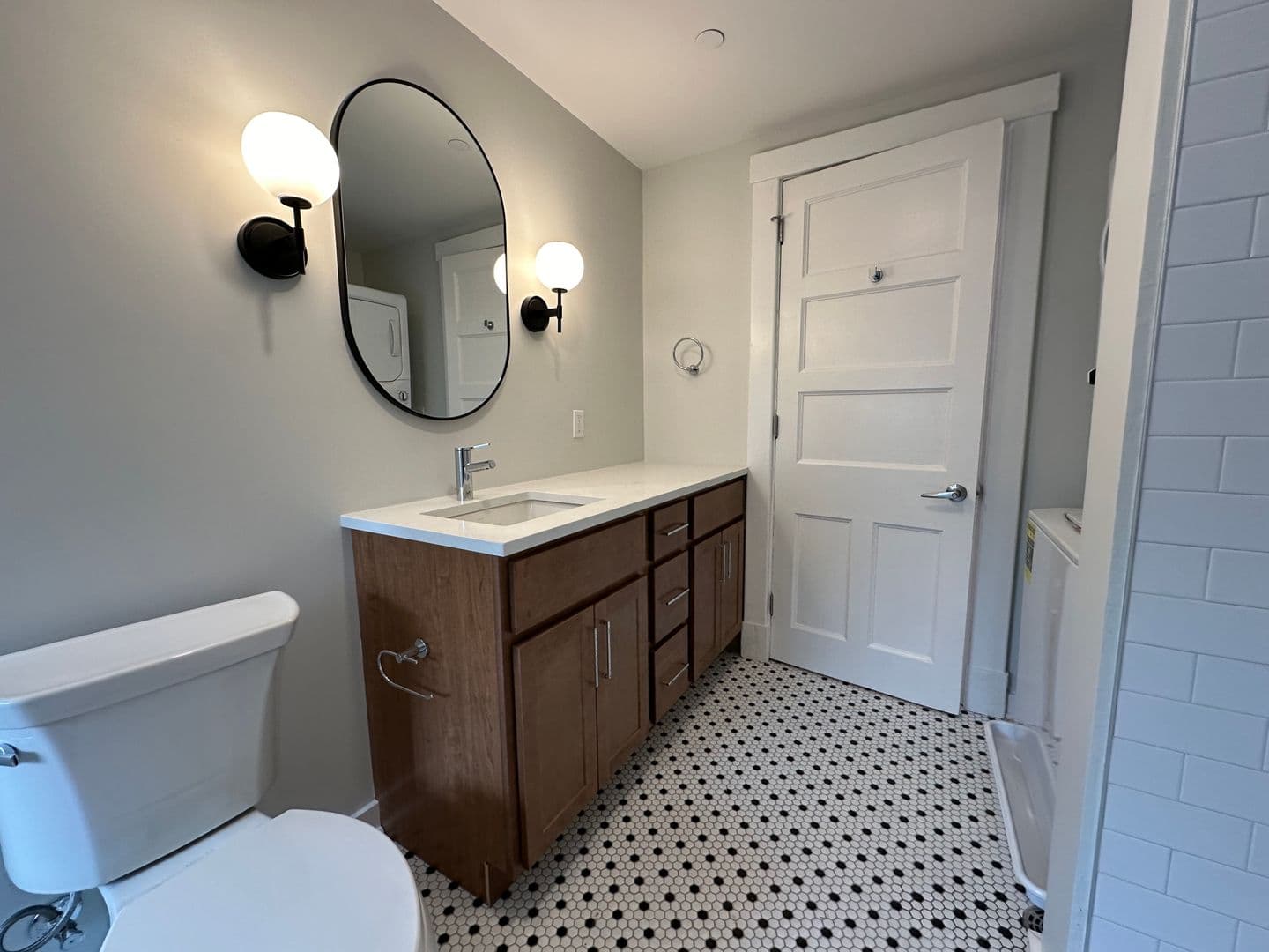 Cincinnati Apartment: 210-218 W 12th