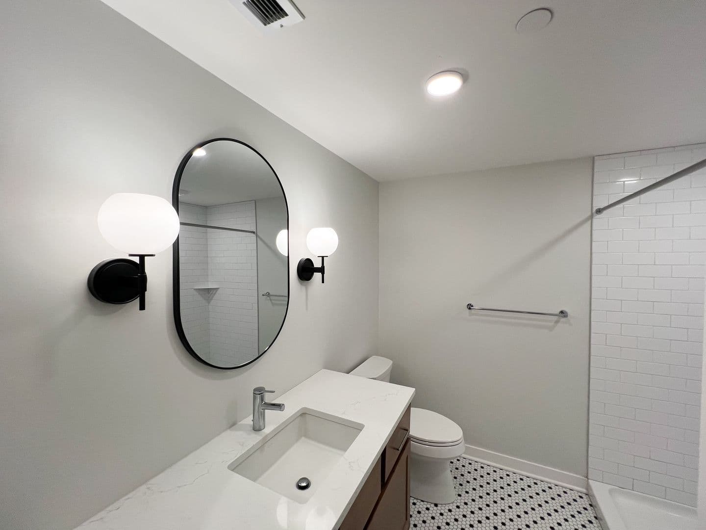 Cincinnati Apartment: 210-218 W 12th