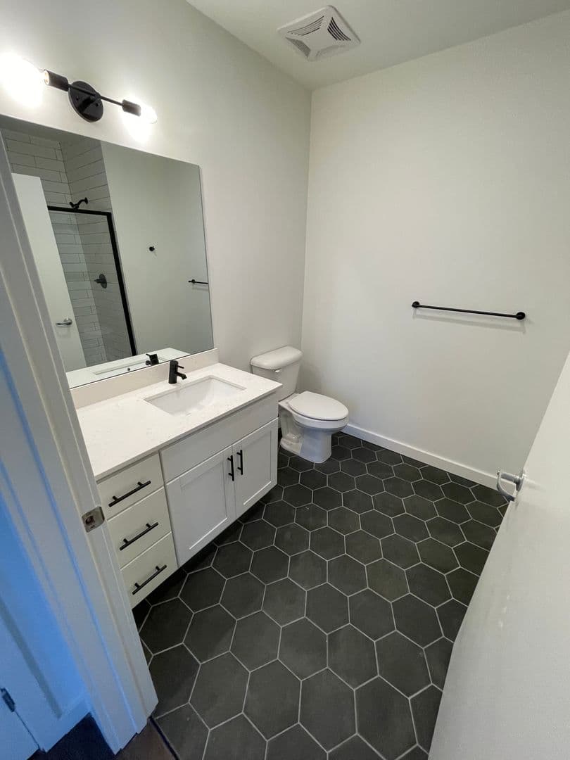 Covington Apartment: 103 E 3rd Street