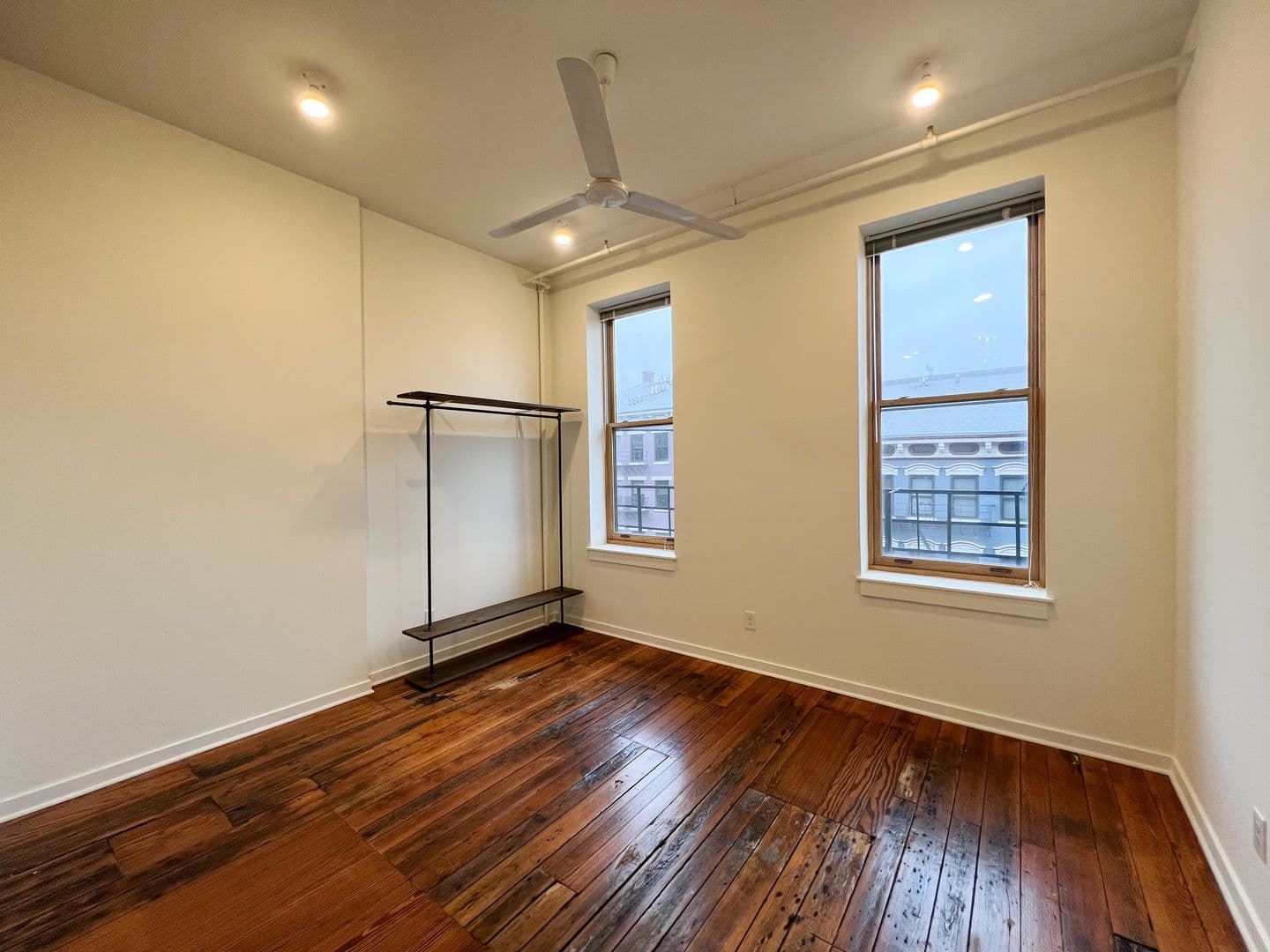Cincinnati Apartment: 1208 Main St