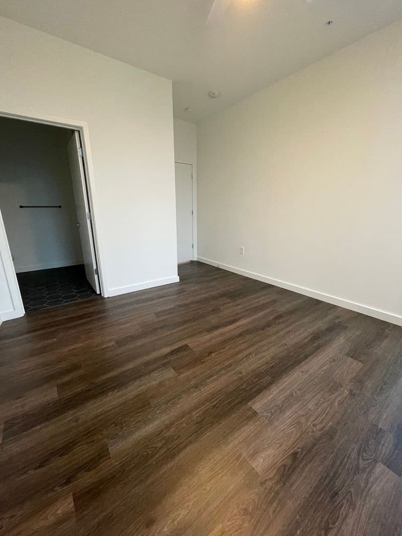 Covington Apartment: 103 E 3rd Street