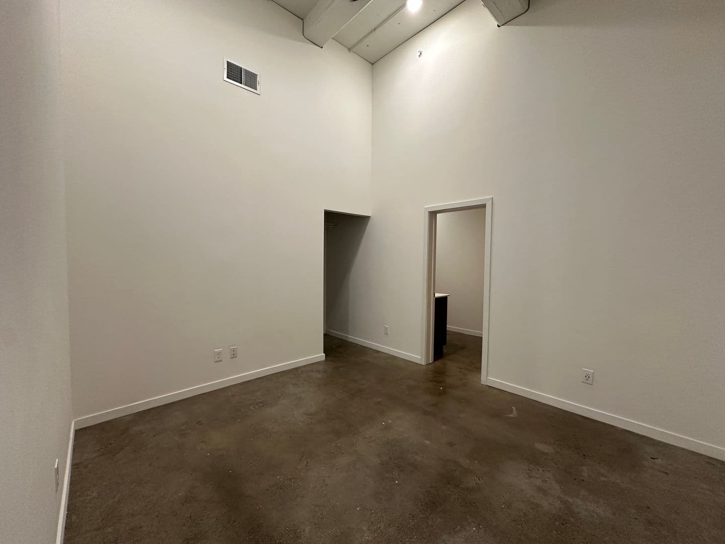 Cincinnati Apartment: 1632 Central Parkway