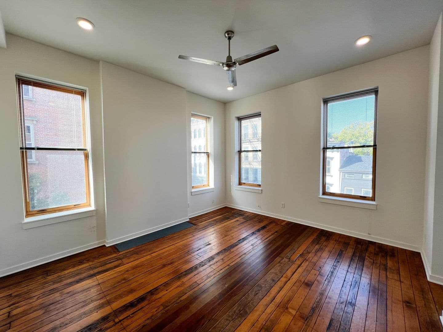 Cincinnati Apartment: 1200 Main St
