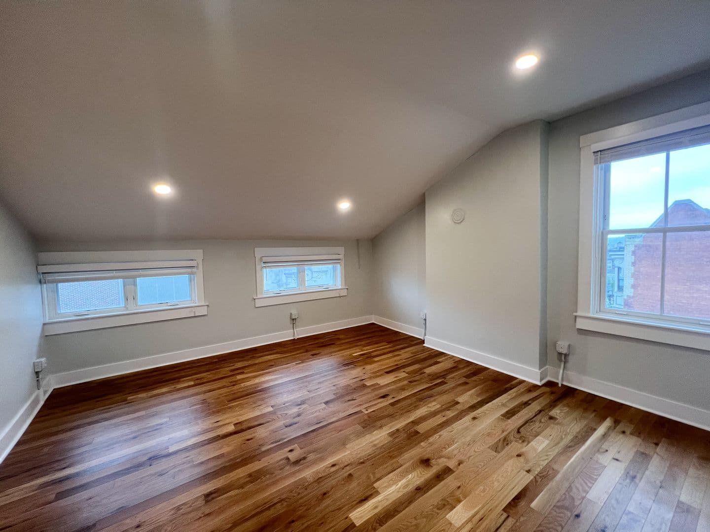 Cincinnati Apartment: 210-218 W 12th