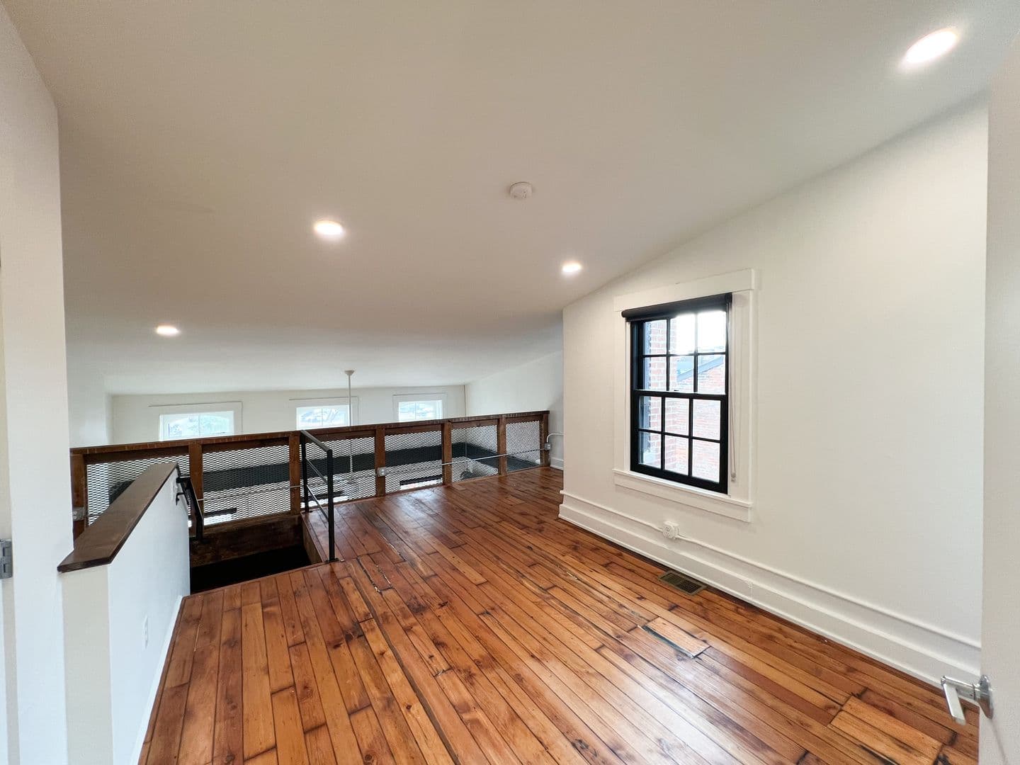 Cincinnati Apartment: 1443 Walnut St