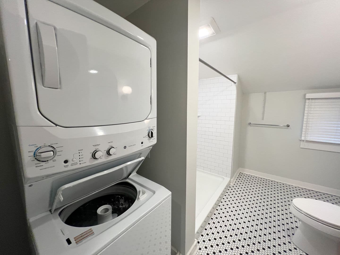Cincinnati Apartment: 210-218 W 12th