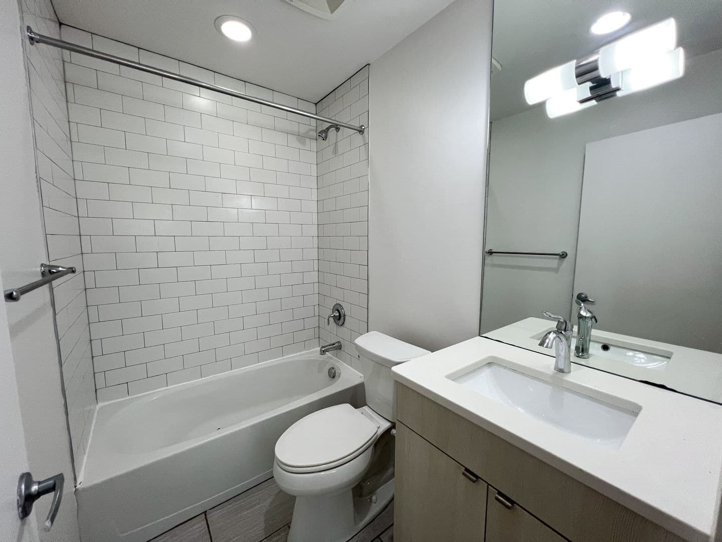Cincinnati Apartment: 1120-1122 Broadway
