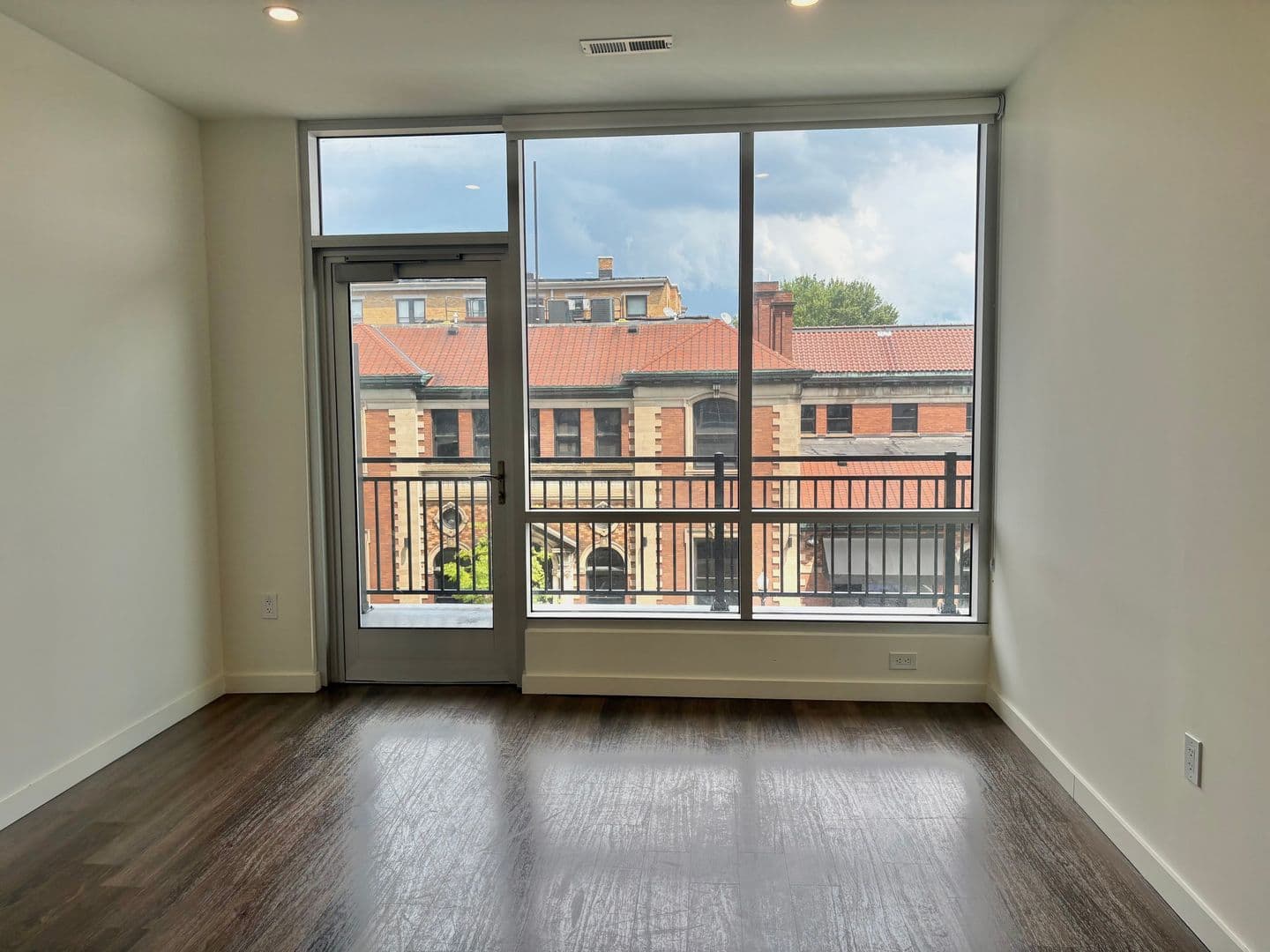 Covington Apartment: 103 E 3rd Street