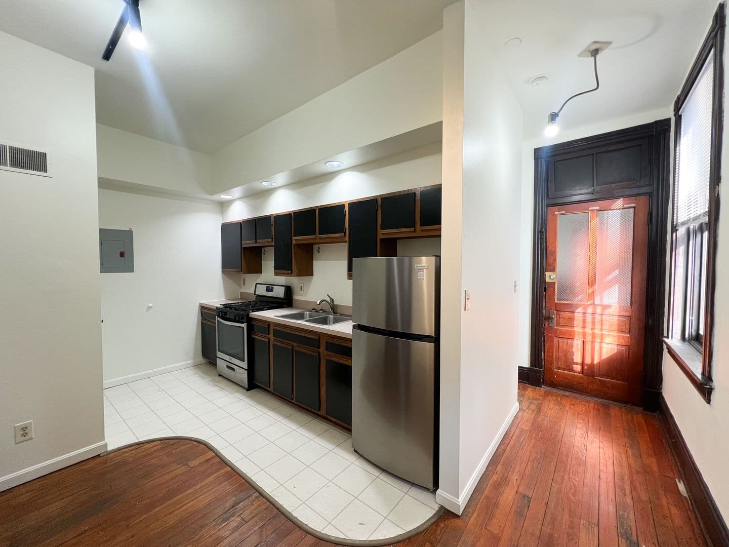 Cincinnati Apartment: 1319 Main St