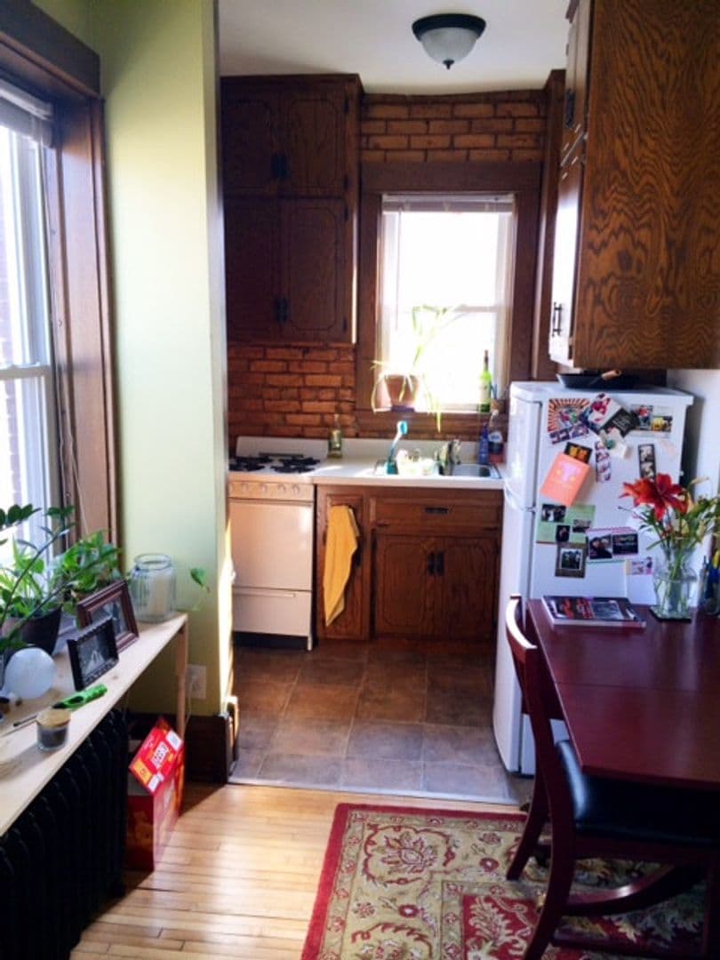 Minneapolis Apartment: 1117 West Franklin Avenue