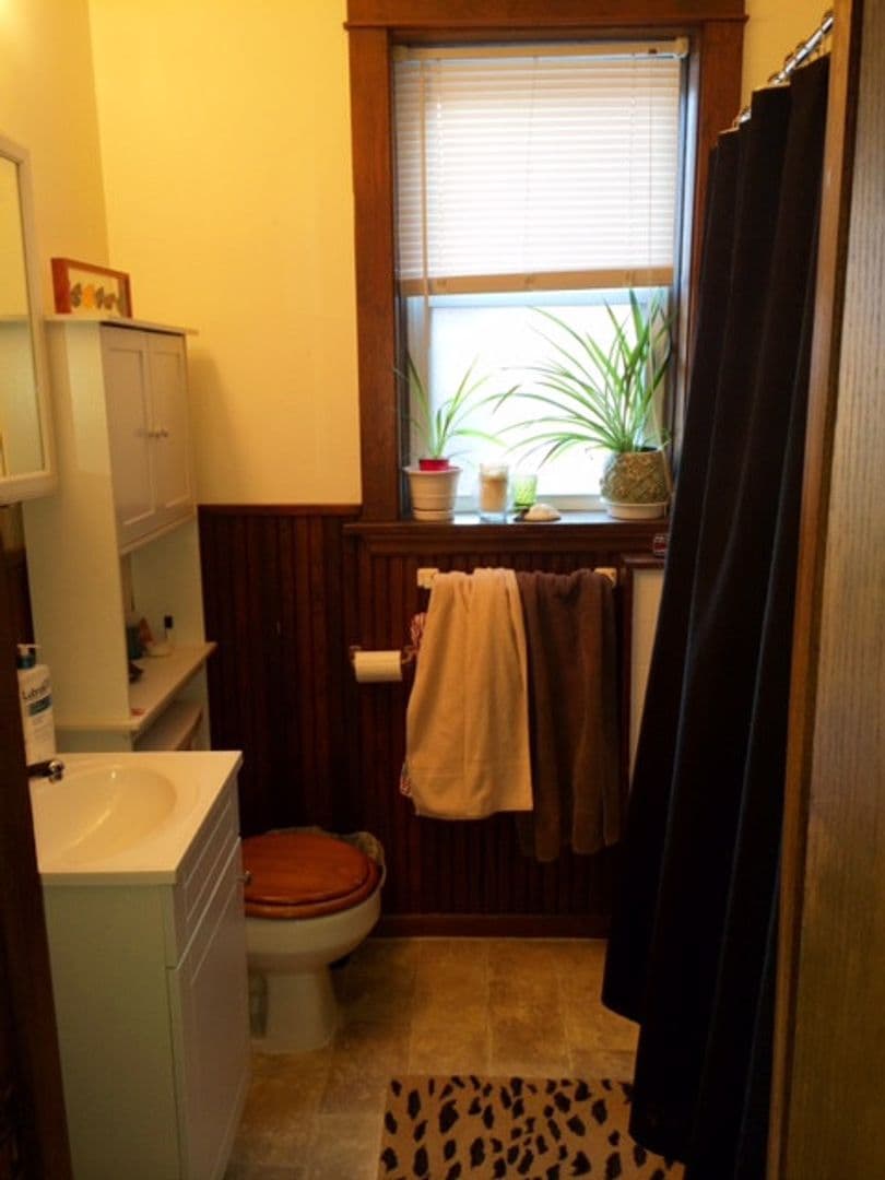 Minneapolis Apartment: 1117 West Franklin Avenue