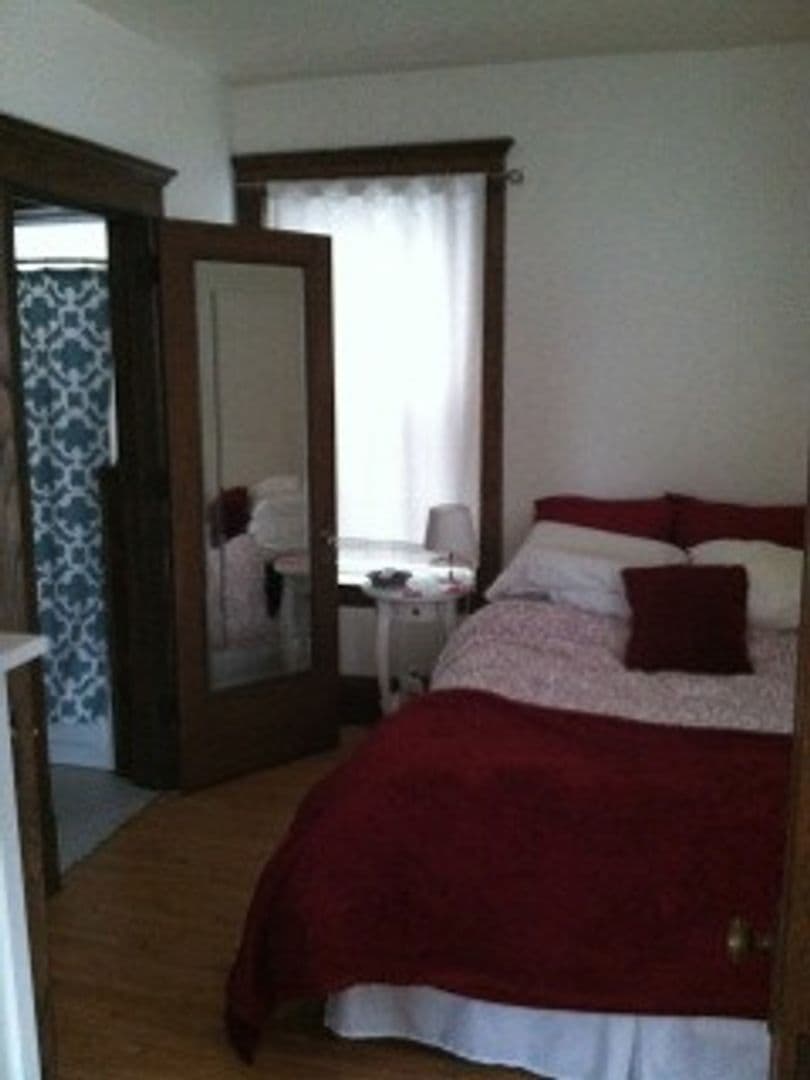 Minneapolis Apartment: 1117 West Franklin Avenue
