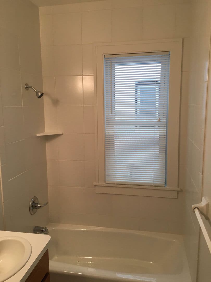 Minneapolis Apartment: 2315 Irving Avenue South