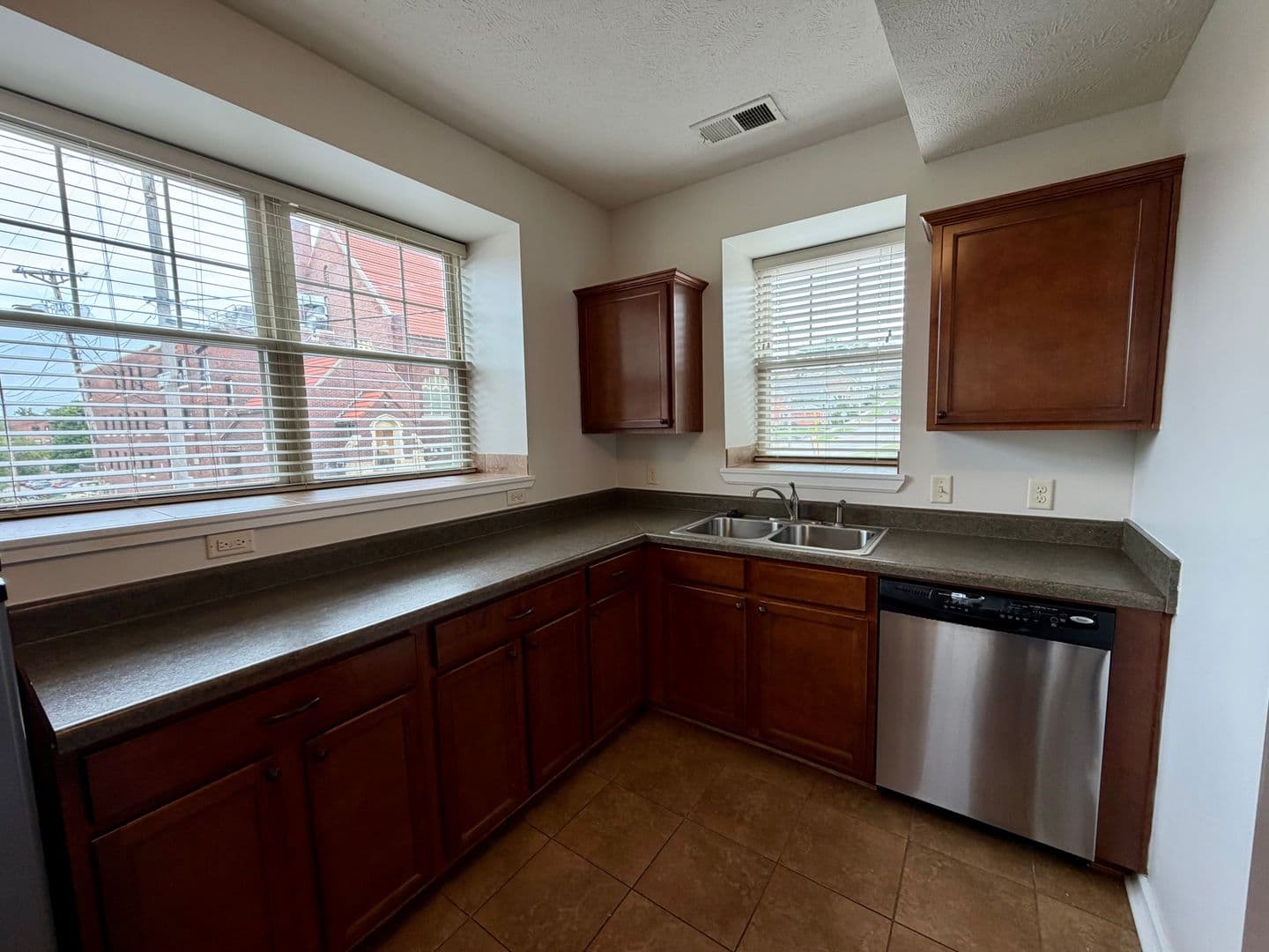Omaha Apartment: 601-617 S. 31st Avenue