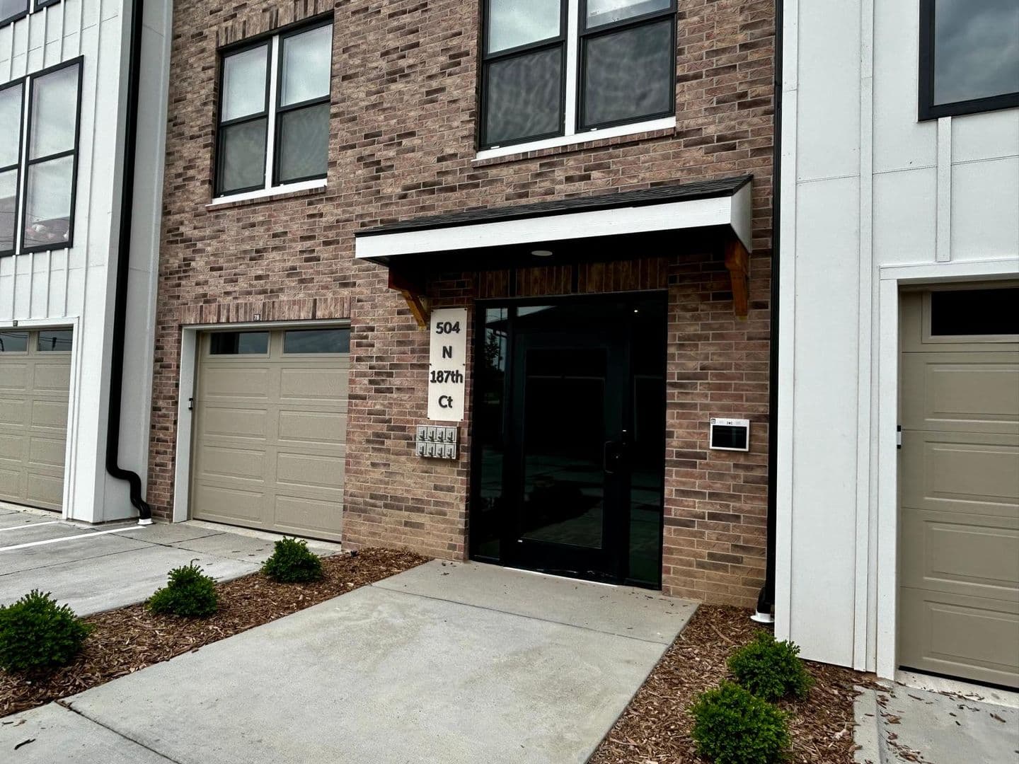 Omaha Apartment: 501 N 186th Plaza, 502 N 186th Plaza, 504 N 187th Court,