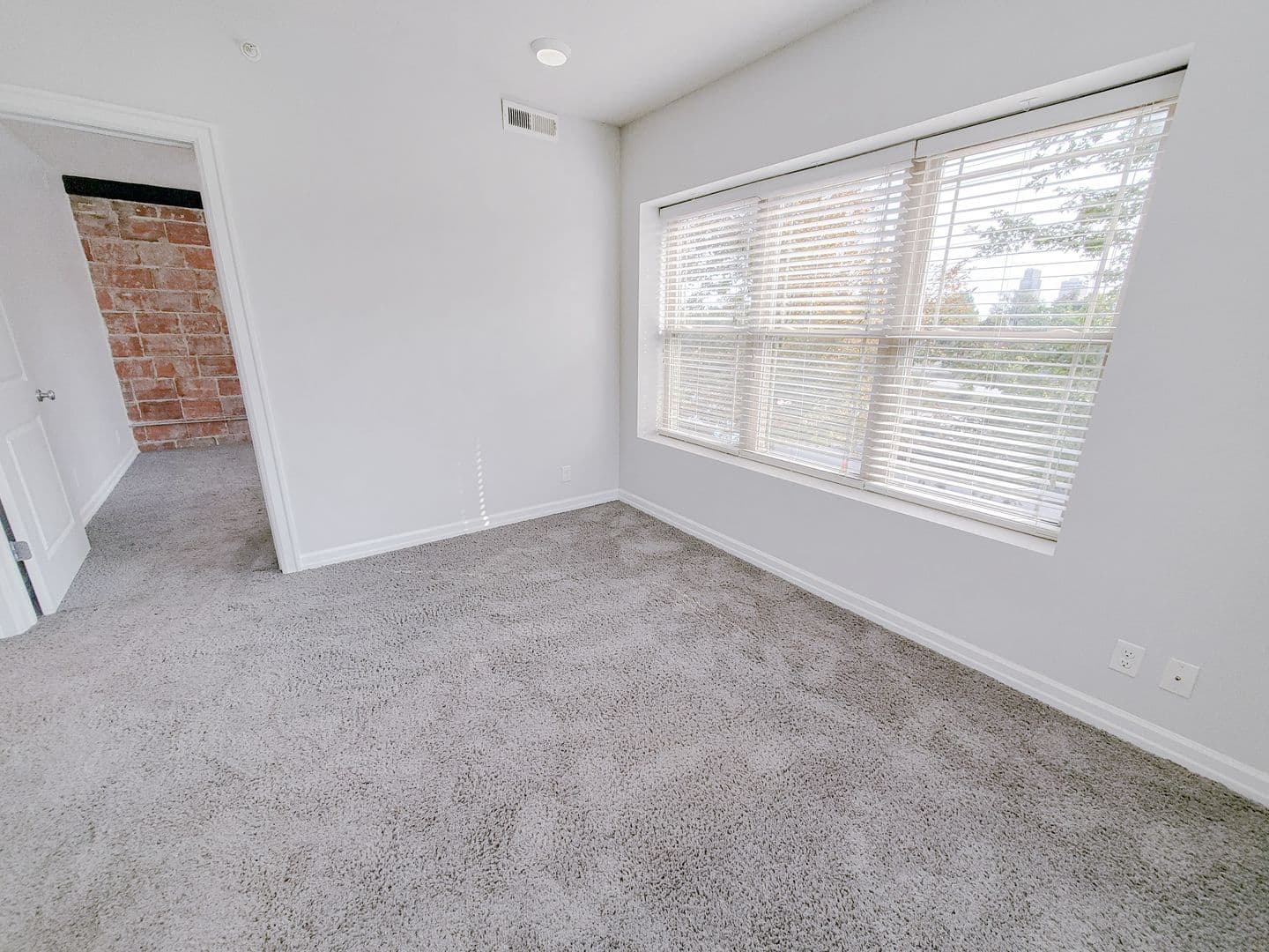 Omaha Apartment: 528 S. 29th Street