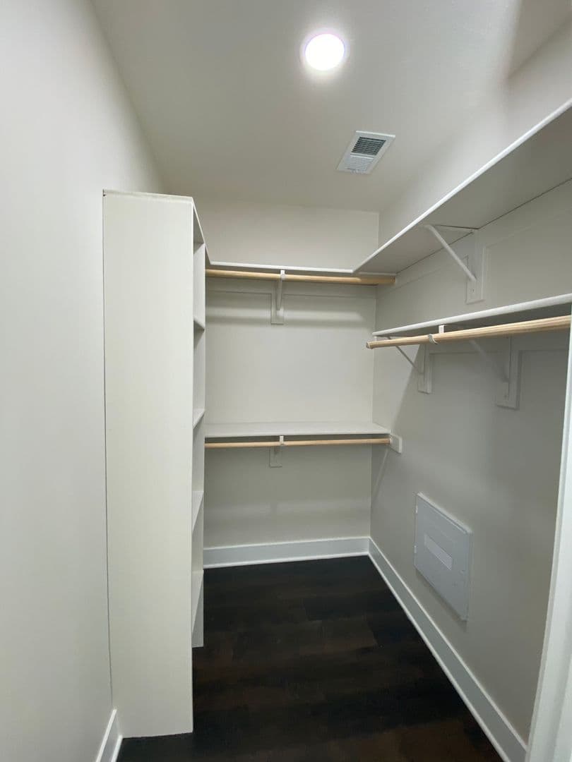 Omaha Apartment: 13108 Lincoln Road