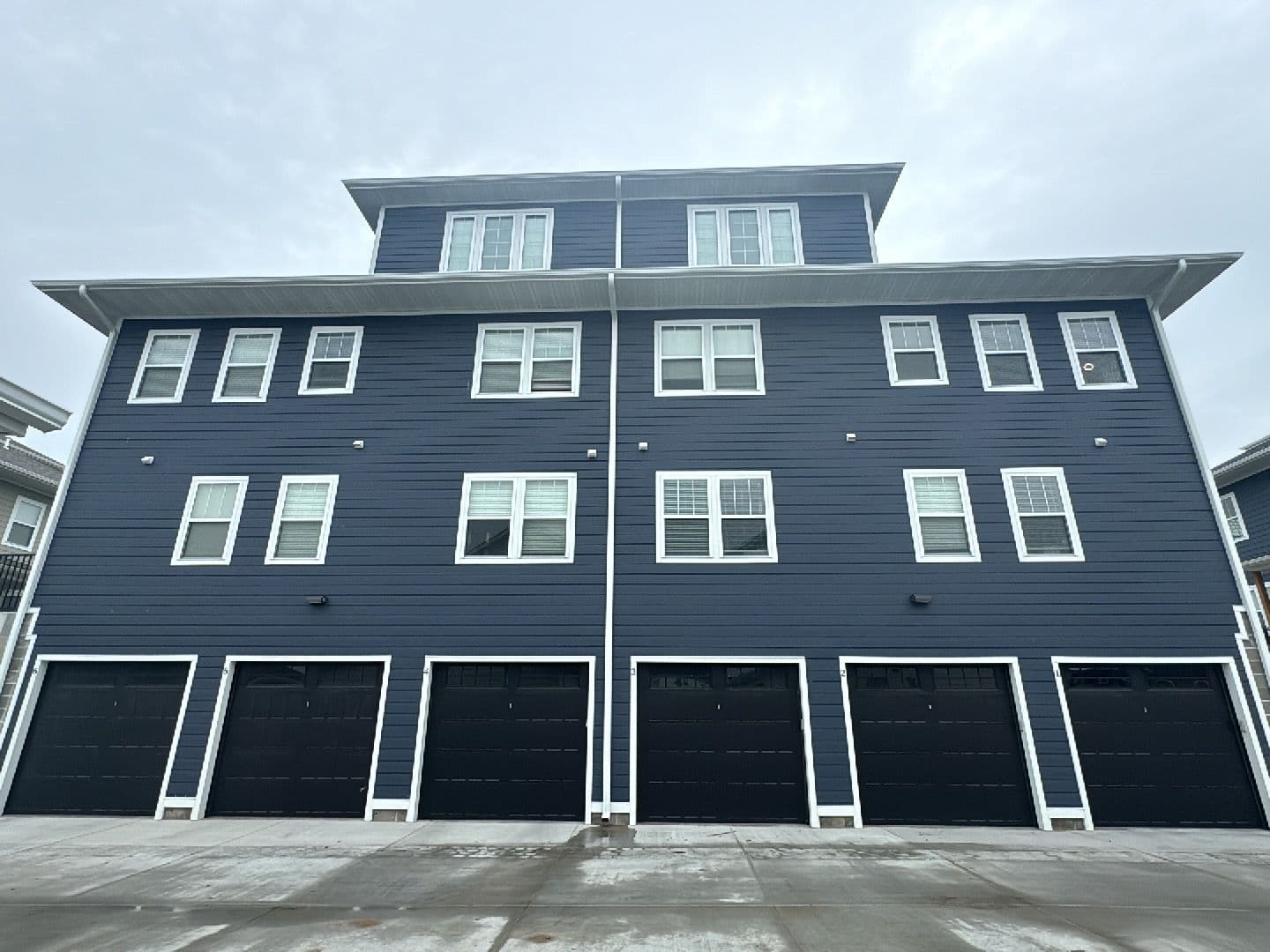 Omaha Apartment: 13041 Cornhusker Road